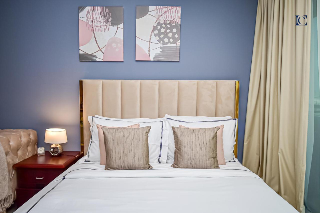Apartment Well-kept Furnished In Jumeirah Towers - Chr Dubai