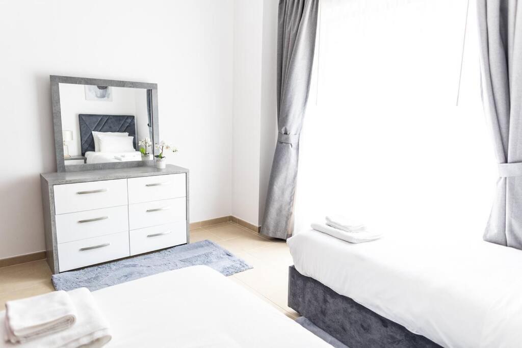 Apartemen Shams Front Jbr By Happy Season Dubai
