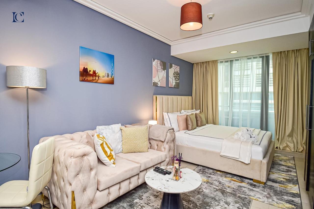 Apartment Well-kept Furnished In Jumeirah Towers - Chr Dubai