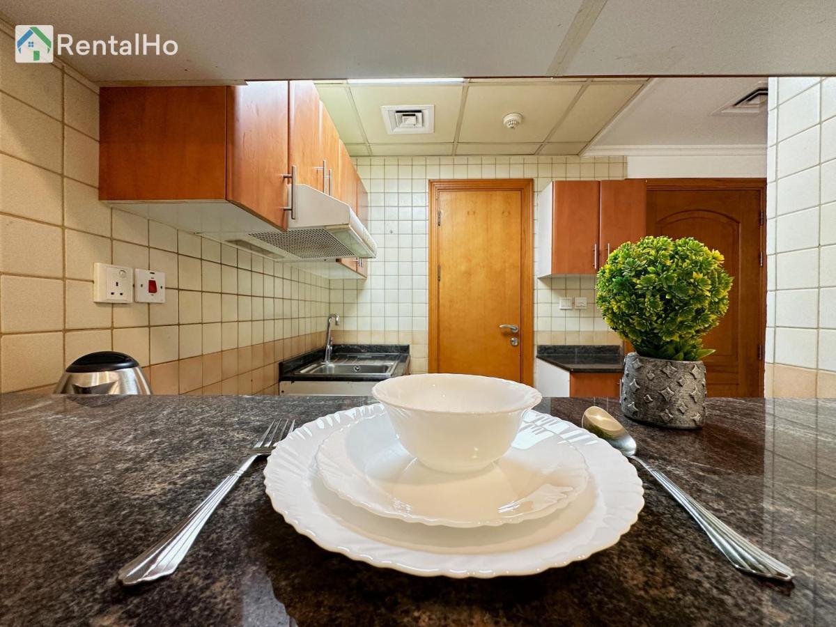 Apartamento Quiet With Balcony And Roof Pool In Marina Dubái