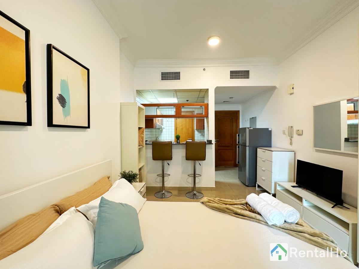 Quiet With Balcony And Roof Pool In Marina Apartamento Dubái