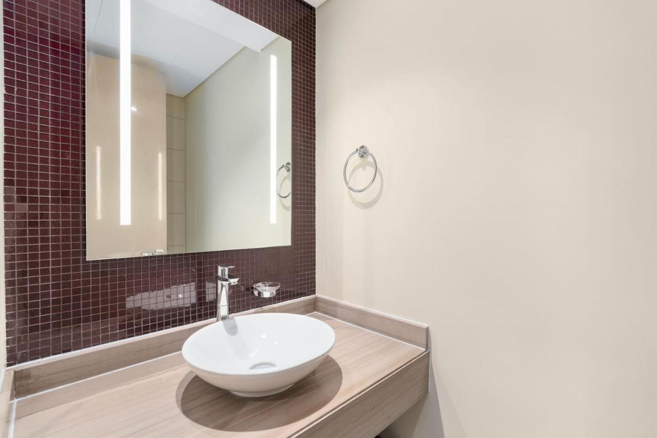 Apartment White Sage - Glamorous & Spacious 2br At Damac Paramount Towers Dubai