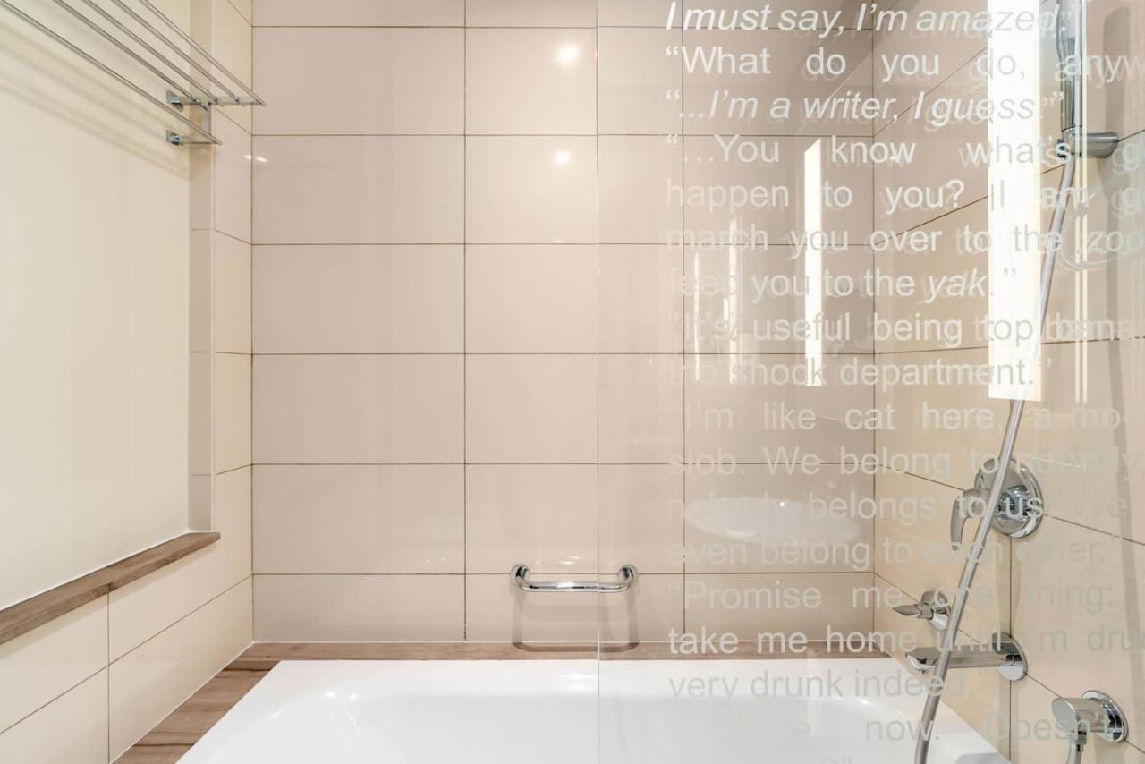 White Sage - Glamorous & Spacious 2br At Damac Paramount Towers Dubai