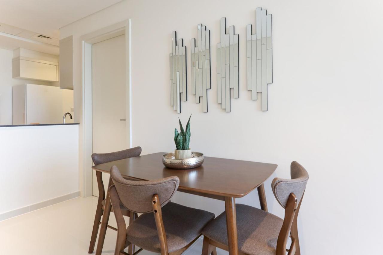 Elite Lux Homes - Serene Golf View Living 1 Bhk In Damac Hills *