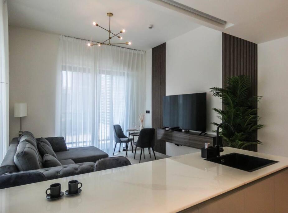 Appartement Stylish 2 Bedroom In Binghatti, Business Bay Dubaï