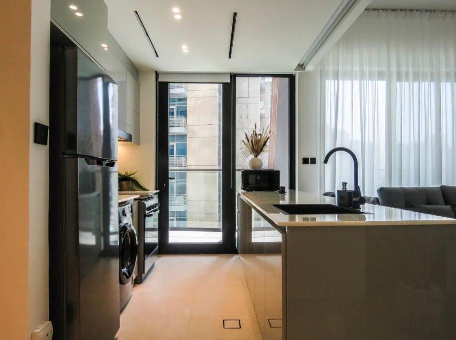 Stylish 2 Bedroom In Binghatti, Business Bay Dubaï
