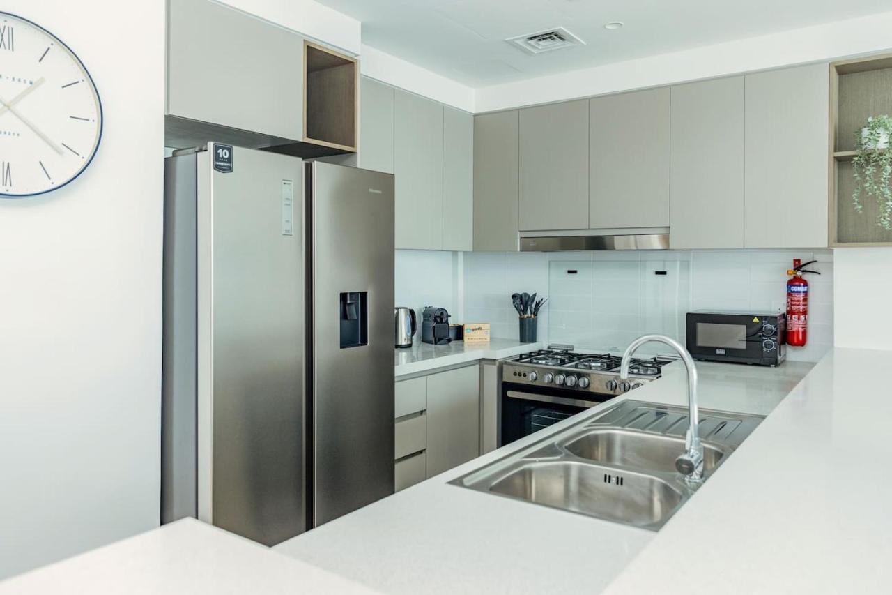Higuests - Creekside Stylish 3br With Views Dubai