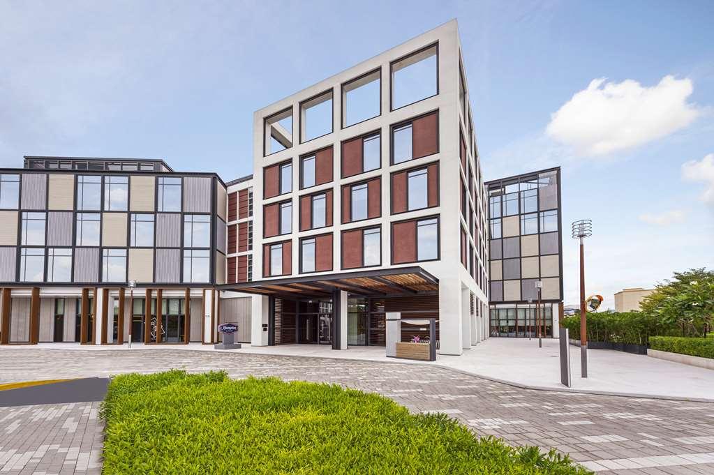 Hampton By Hilton Al Seef Hotel