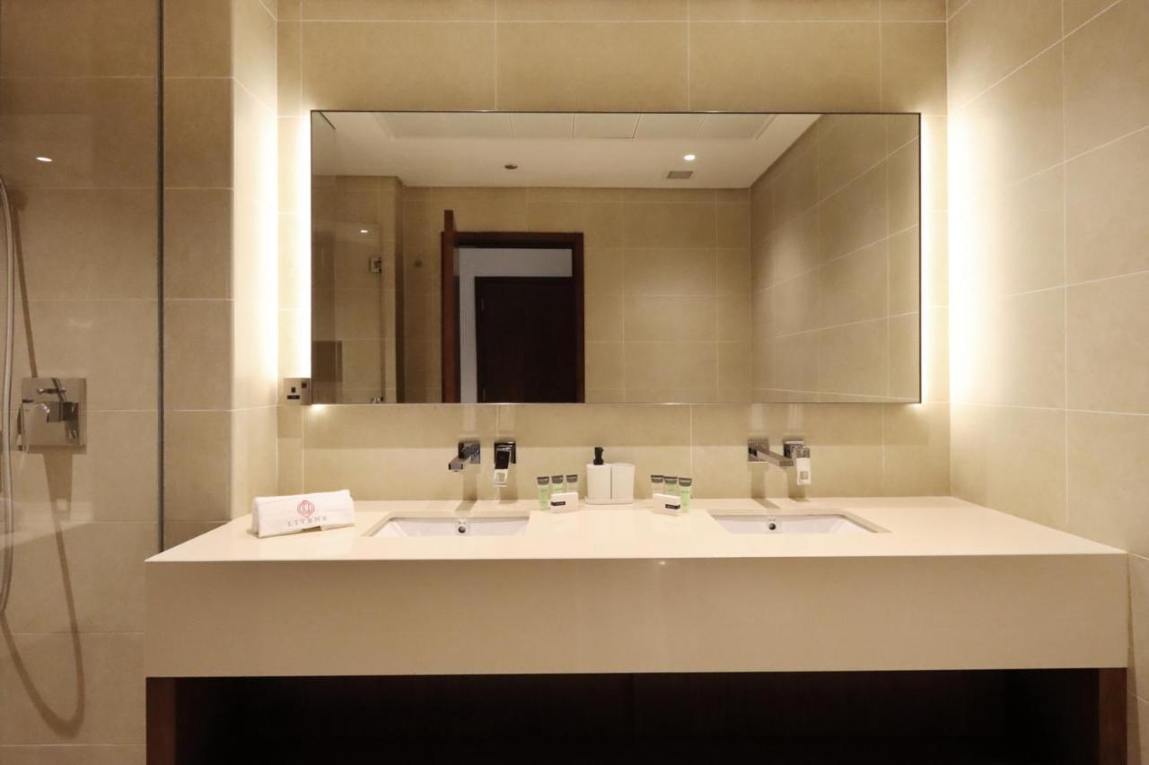 Luxury 2br Waterfront Oasis In Marinagate - Livbnb Apartment *