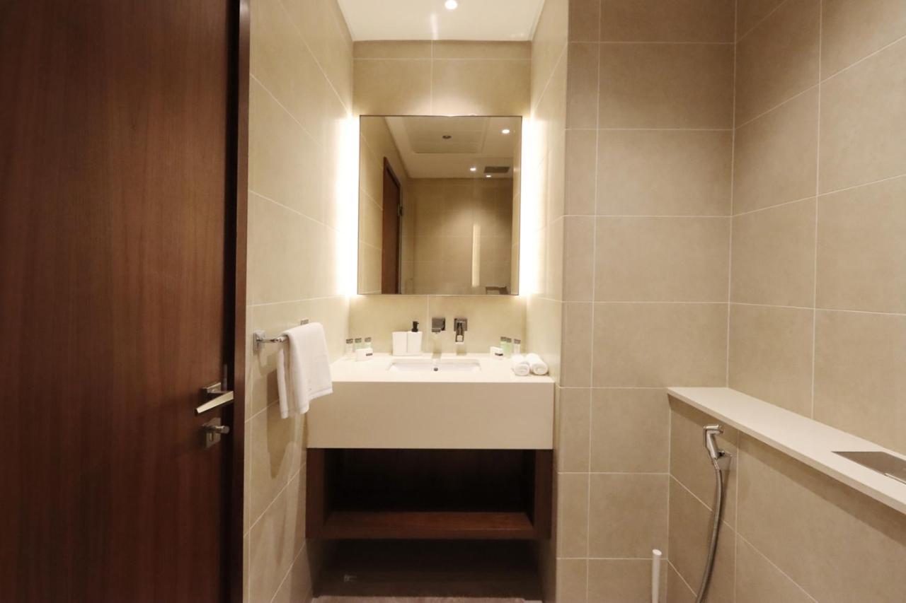 Luxury 2br Waterfront Oasis In Marinagate - Livbnb Dubai