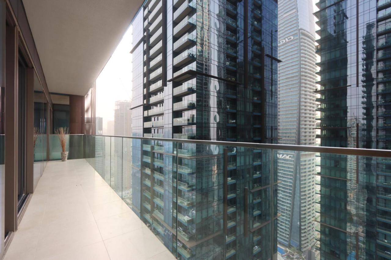 Luxury 2br Waterfront Oasis In Marinagate - Livbnb