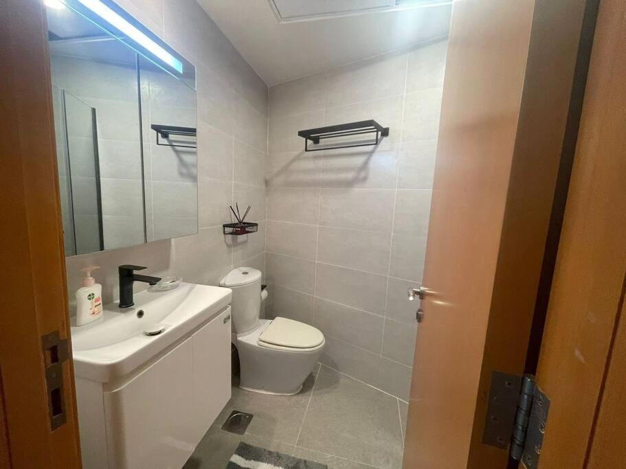 2 Bedroom & 3 Bath In Marina - Walking Distance To Jbr!