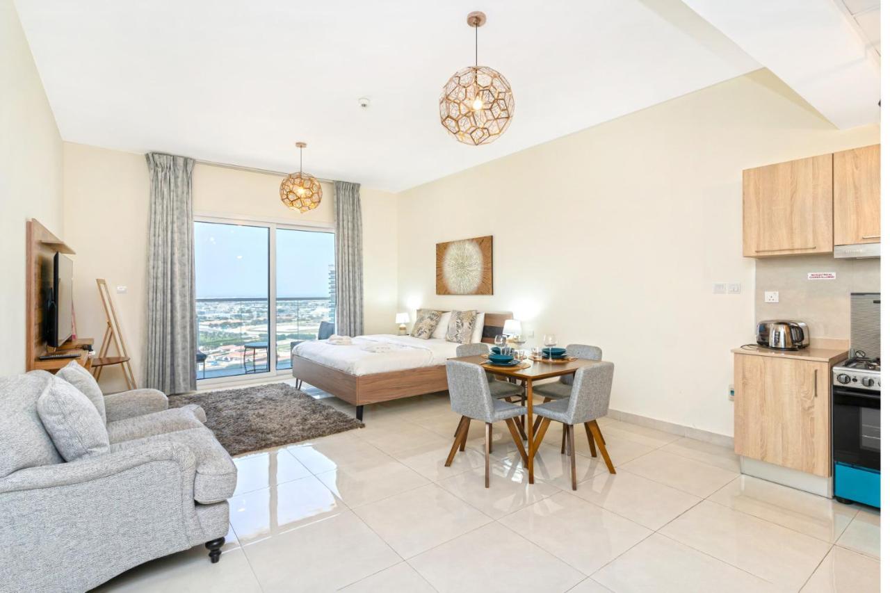 Contemporary With Balcony I Fast Wi-fi