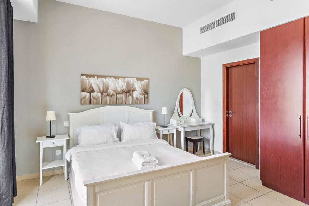 Stonetree - Beautiful 1br With Partial Sea View Appartement