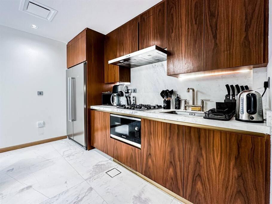 Apartment Trophy - Private Office Solace