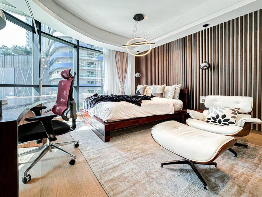 Apartment Trophy - Private Office Solace