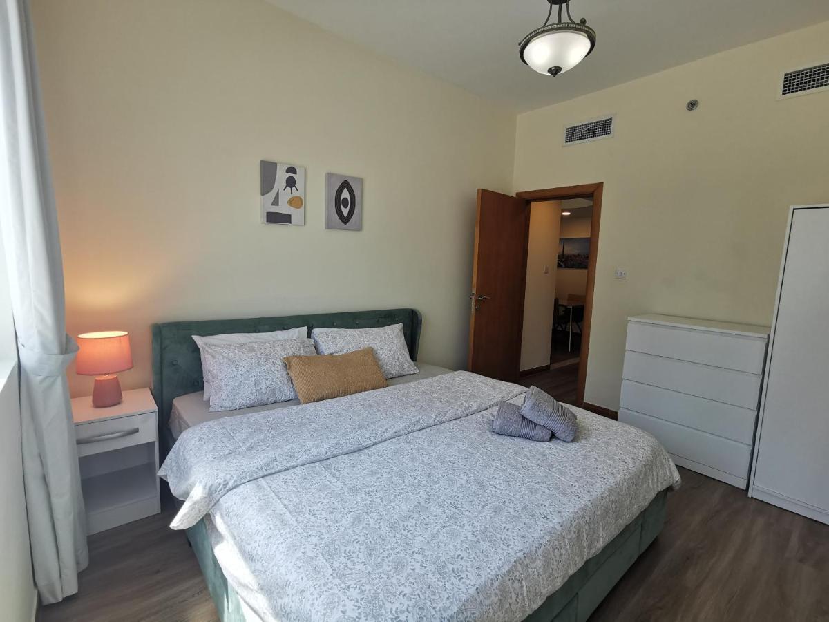 1 Bedroom Renovated In Marina Diamond 3 Close To Tram And Metro * Dubái