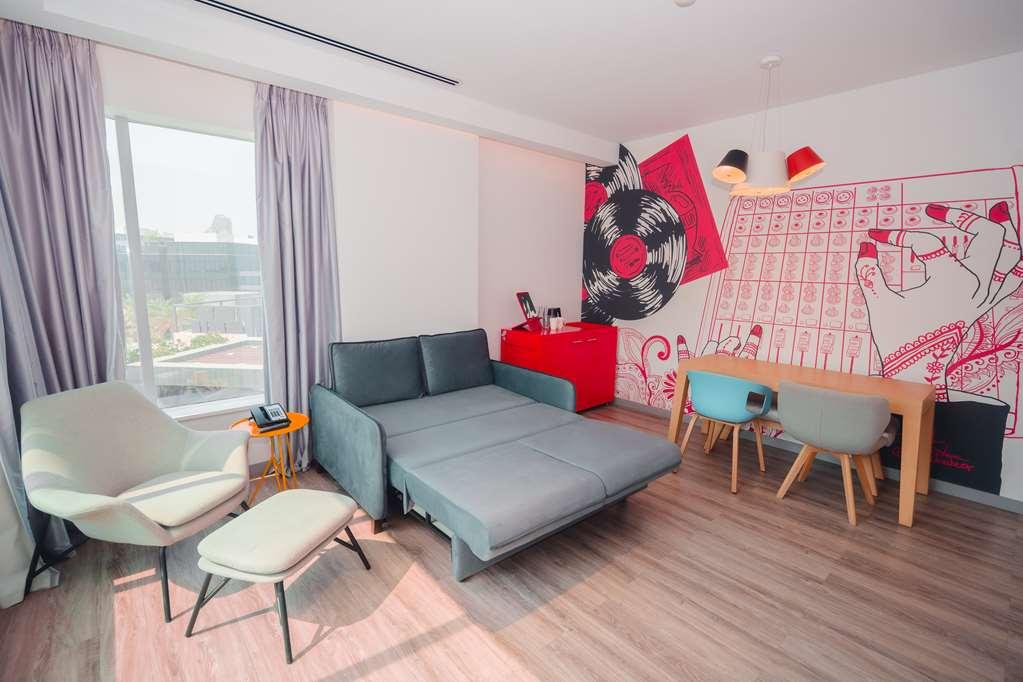 Radisson Red Silicon Oasis Dubái