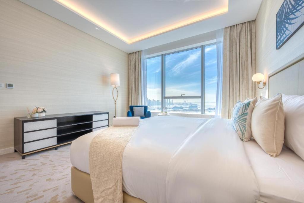 The Infinity Pool ,resort Style Amenities, Sea Views And A Glimpse Of Ain