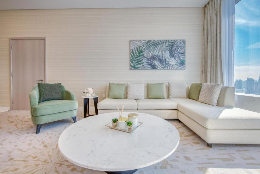 The Infinity Pool ,resort Style Amenities, Sea Views And A Glimpse Of Ain * Dubaï