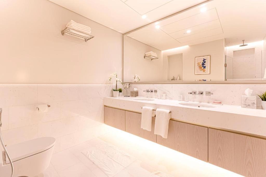 The Infinity Pool ,resort Style Amenities, Sea Views And A Glimpse Of Ain Appartement Dubaï