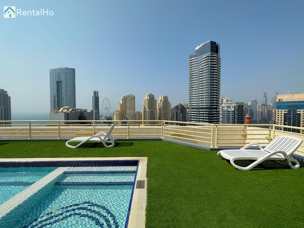 Quiet With Balcony And Roof Pool In Marina
