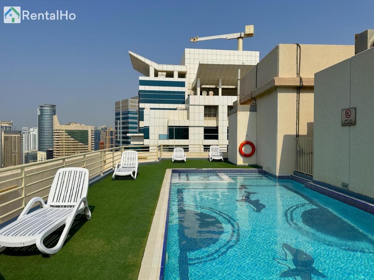 Quiet With Balcony And Roof Pool In Marina Dubái
