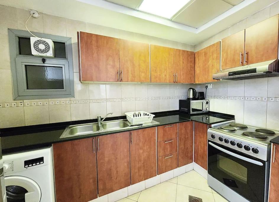 Rh- Exquisite & Spacious 01 Bedroom Near Mall Of The Emirates Appartement *
