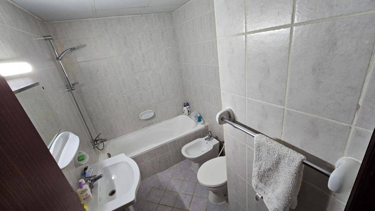 Al Ahmer Apartamento Dubái