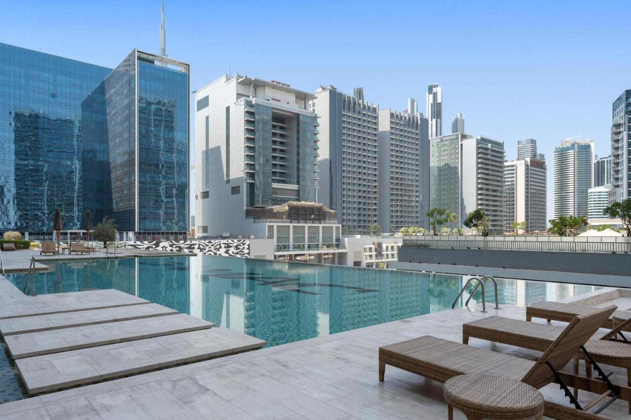 Luxe 1br Sleeps 4, Near Burj Khalifa And Mall With Pool And Free Parking Dubái