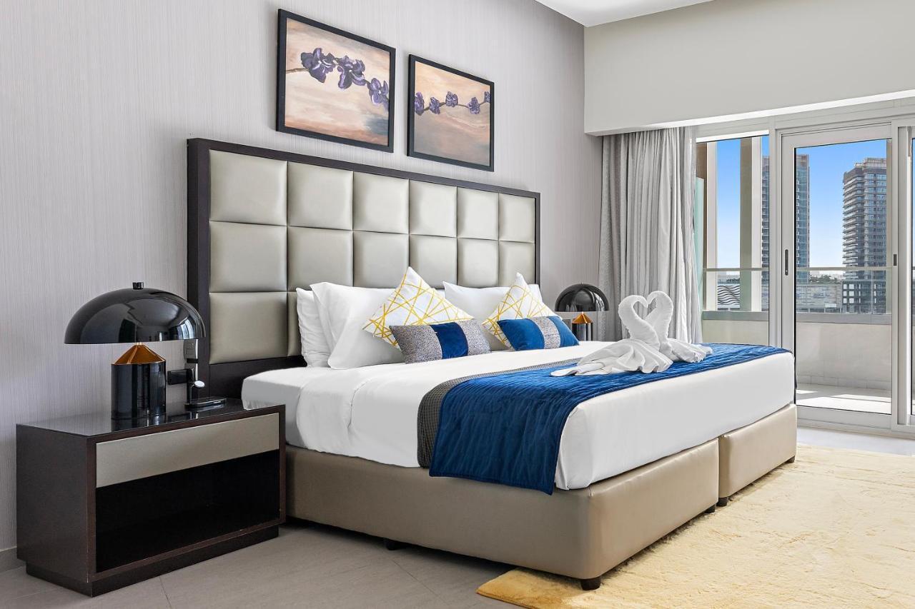 Luxe 1br Sleeps 4, Near Burj Khalifa And Mall With Pool And Free Parking Apartamento