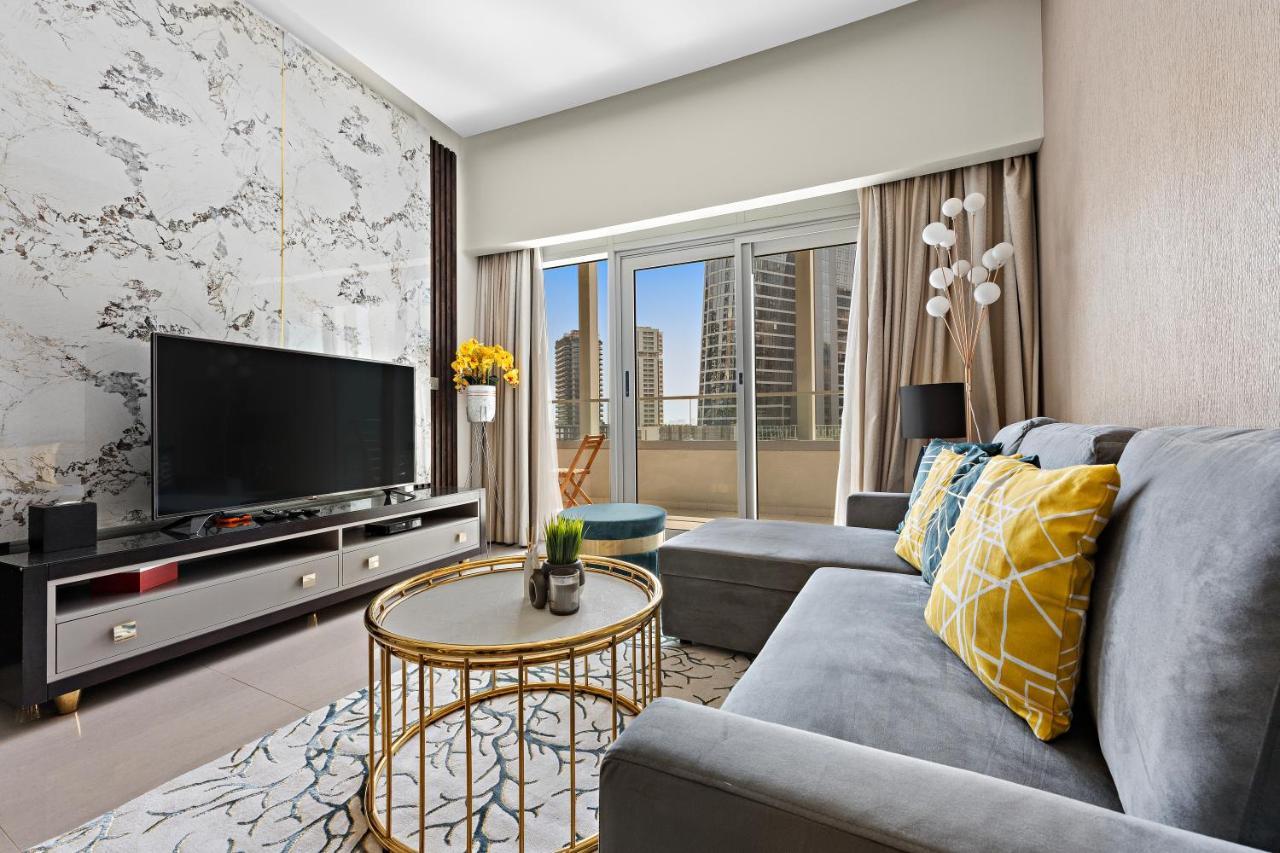 Luxe 1br Sleeps 4, Near Burj Khalifa And Mall With Pool And Free Parking Dubái