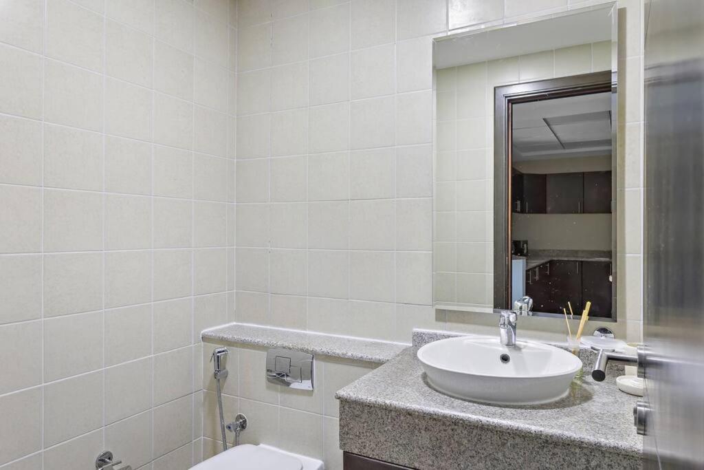 Stonetree - Bright & Modish 1br Apartment Dubai
