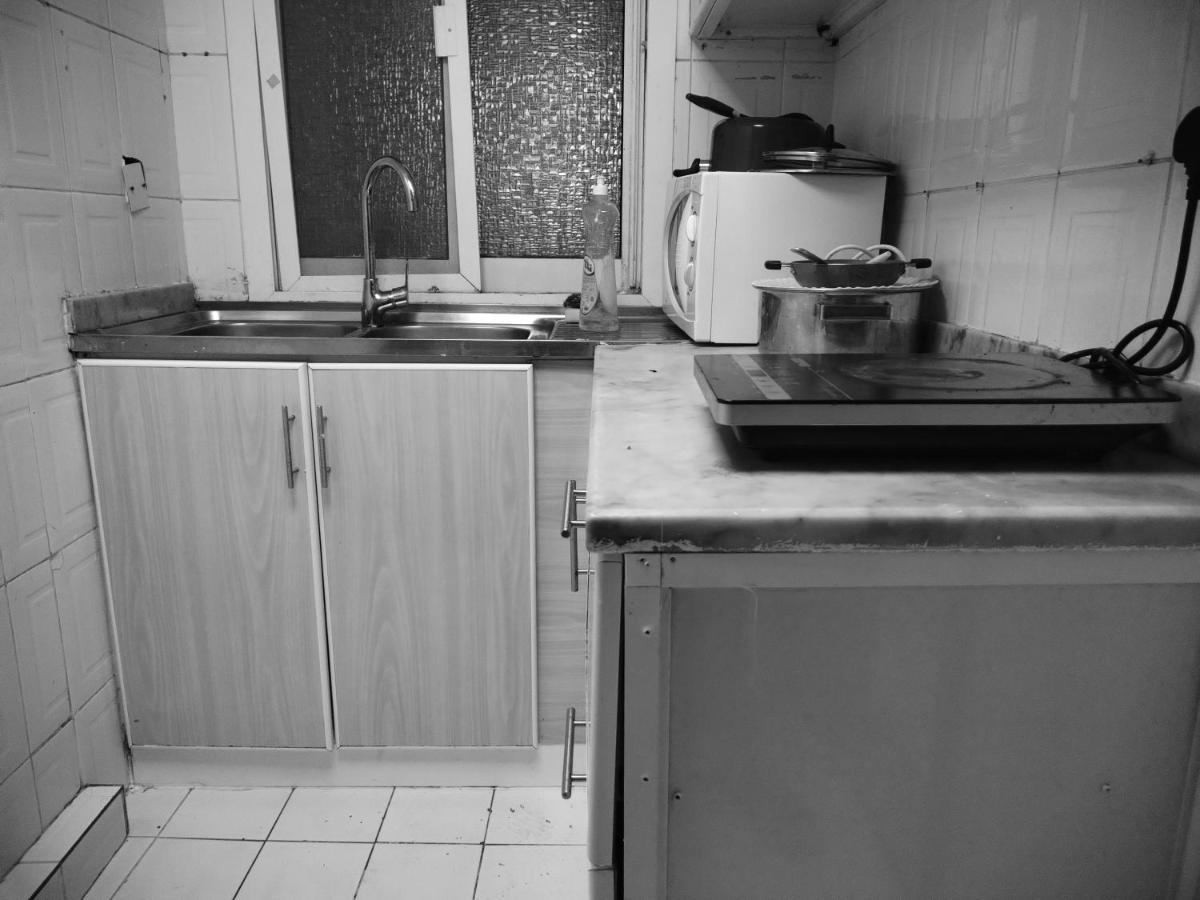 Appartement Sharaf Dg Metro Partition Private Very Very Small - Flat 39-01# Dubai