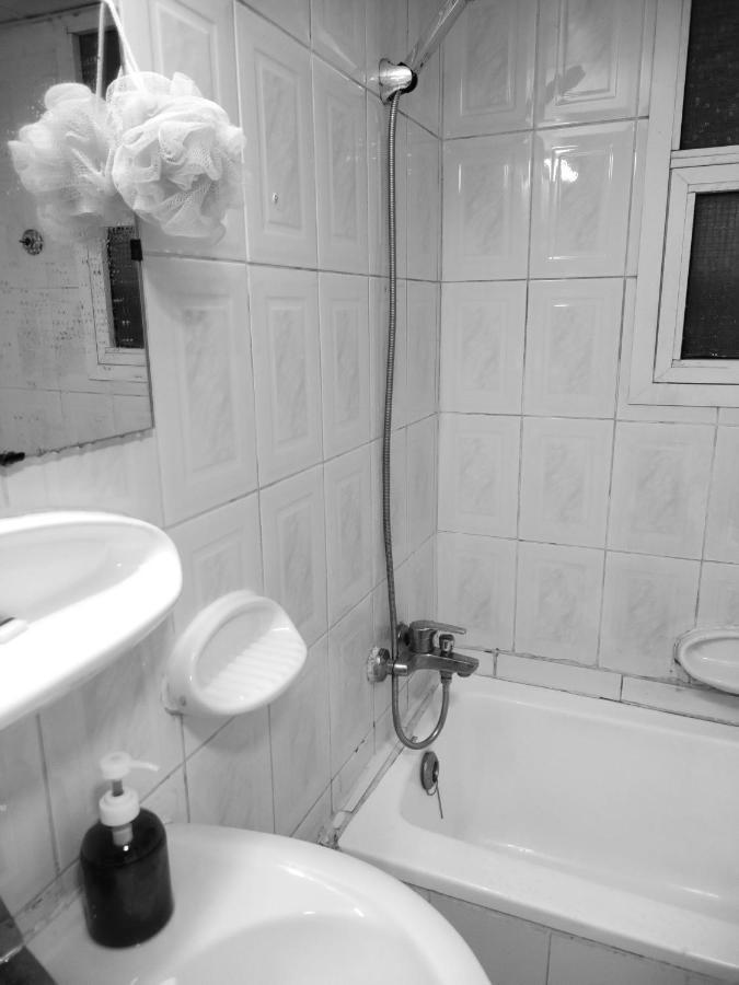 Appartement Sharaf Dg Metro Partition Private Very Very Small - Flat 39-01# Dubai