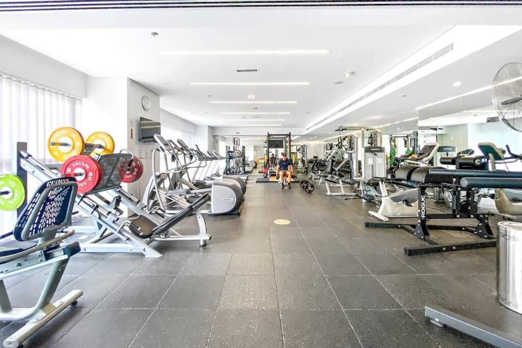 Stonetree - West Avenue 1 Br- Close To Marina Mall & Metro * Dubai