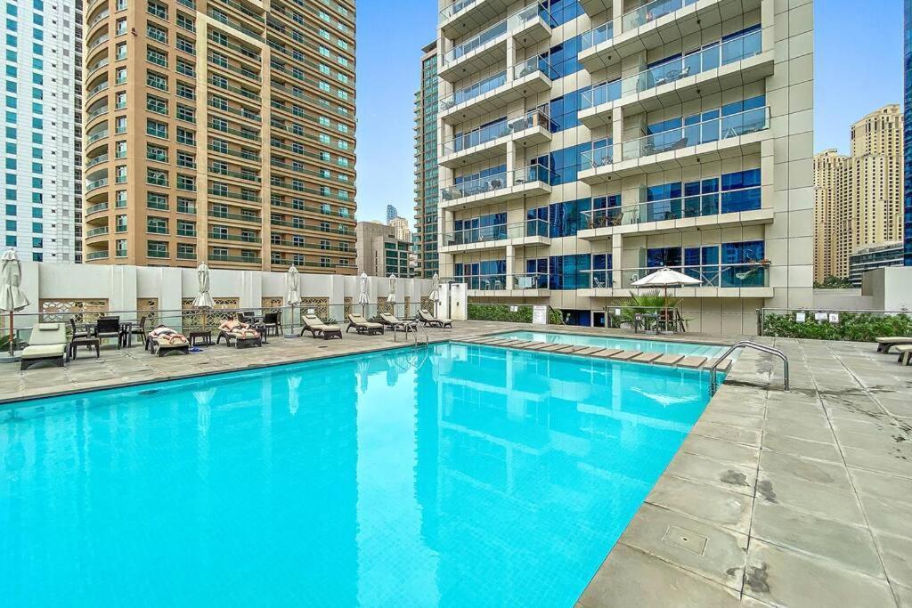 Stonetree - West Avenue 1 Br- Close To Marina Mall & Metro * Dubai