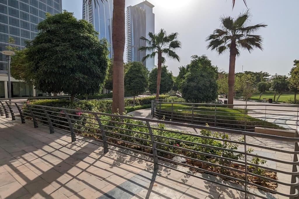 Premium 1bhk Near Metro Station Marina & Jbr Apartamento Dubai