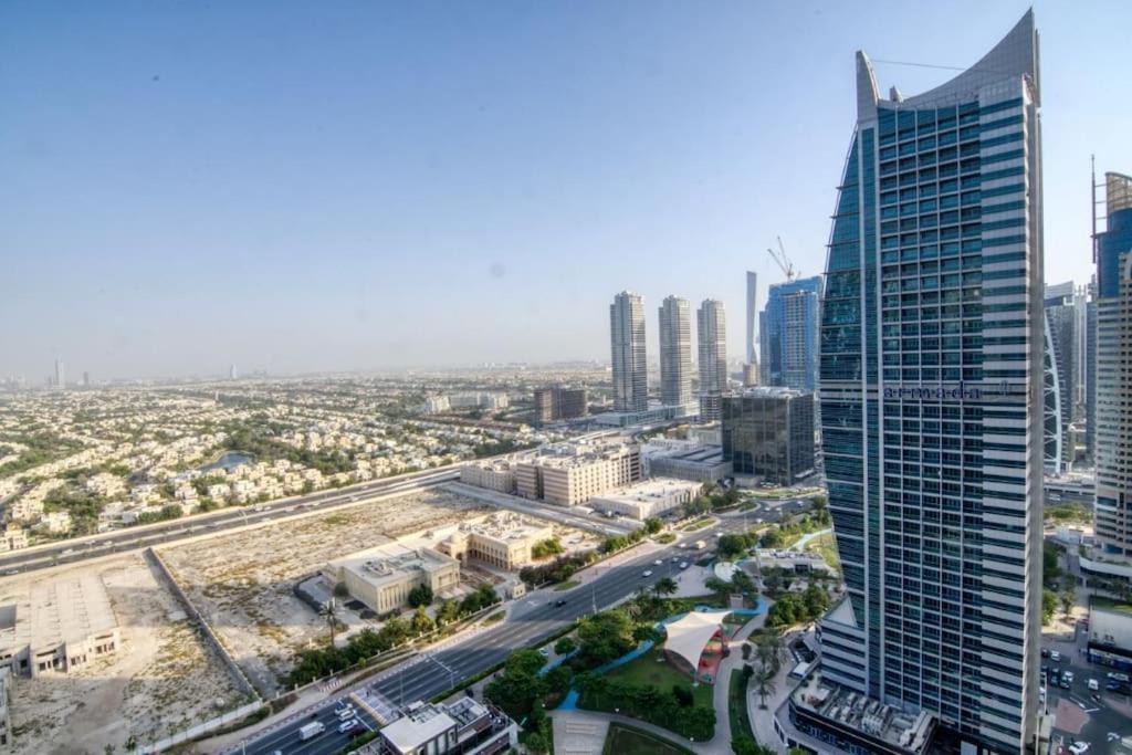 Premium 1bhk Near Metro Station Marina & Jbr Apartamento