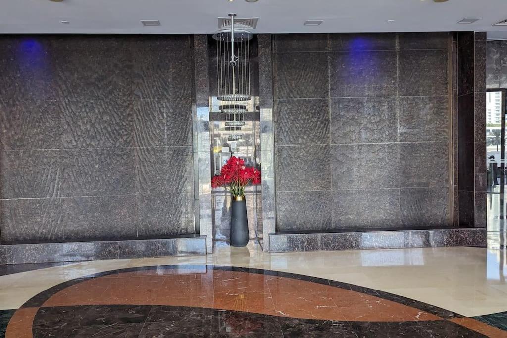 Premium 1bhk Near Metro Station Marina & Jbr Dubái