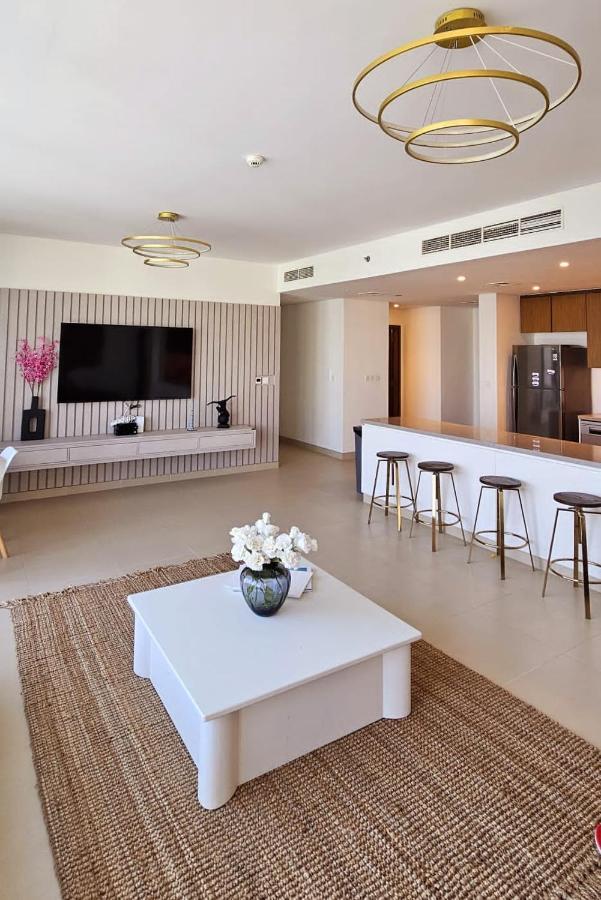 Amazing 4-bedroom Apartment *