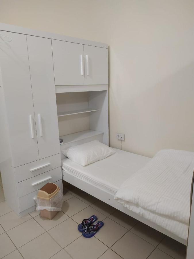 Ruby Star For Male- 4 R- 4 Hostal