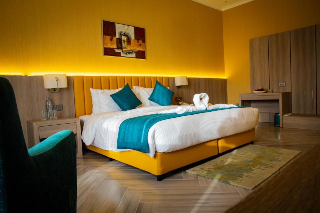 Six Seasons Hotel Dubai