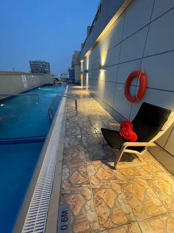 Great View, Sportcity, Parking Included, Appartamento Dubai