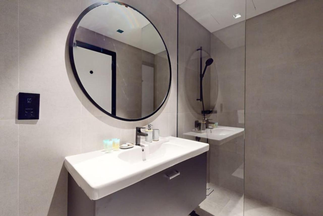 15 Northside A - Pristine Two Bedroom Appartement