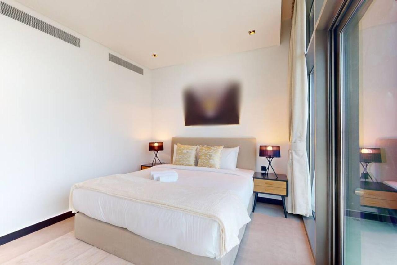 15 Northside A - Pristine Two Bedroom Appartement *
