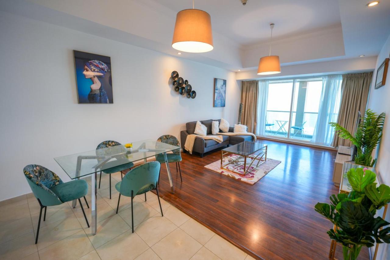 Apartamento Incredible 2br With Burj Khalifa View & Balcony Dubái