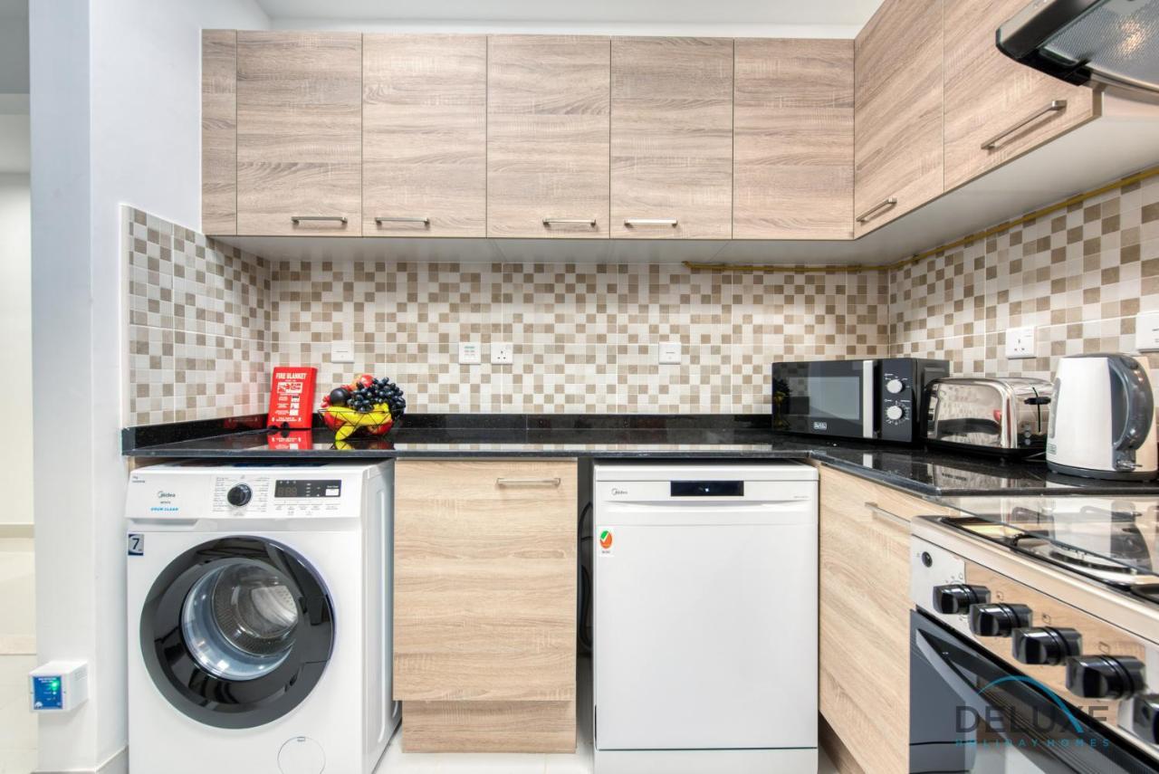 Vivid 2br At Canal Residences West Sports By Deluxe Homes Dubaï