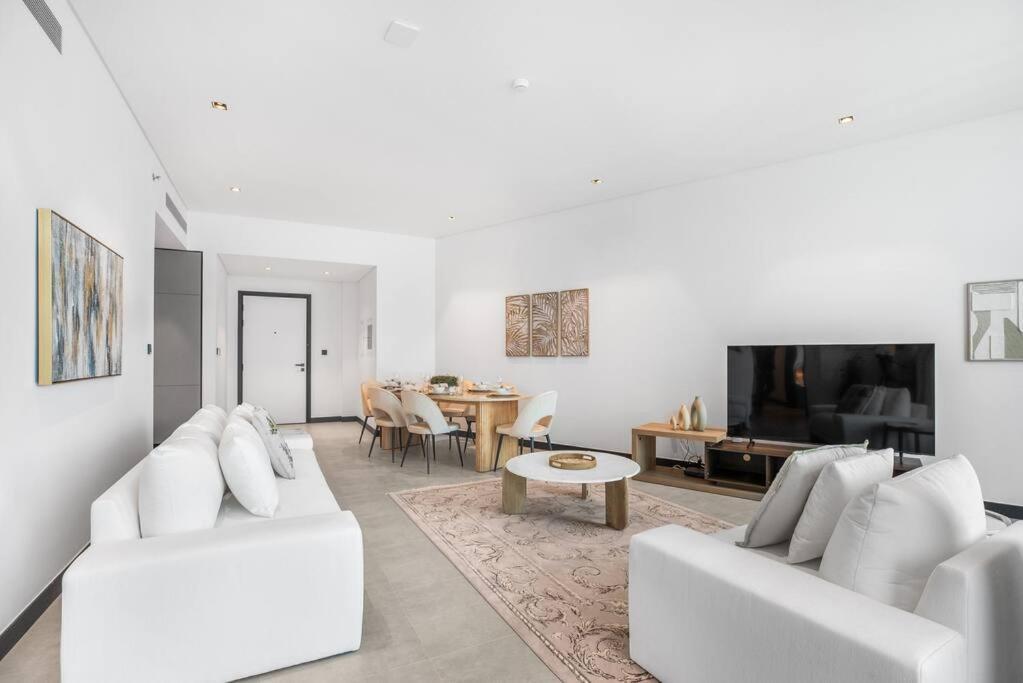 Glamorous 2 Bedroom I Panoramic Views - Business Bay I Free Wi-fi, Parking, Gym And Pool I By Meerak Appartement *