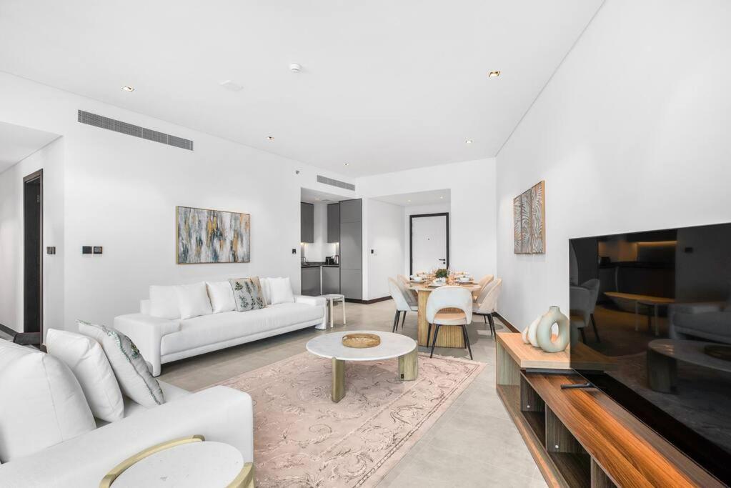 Glamorous 2 Bedroom I Panoramic Views - Business Bay I Free Wi-fi, Parking, Gym And Pool I By Meerak *